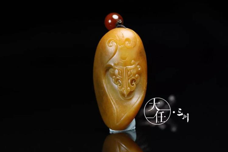 宋元的卷草纹,兽面纹, 明朝还有龙纹,兽面纹,谷纹, 而如今的仿古玉雕