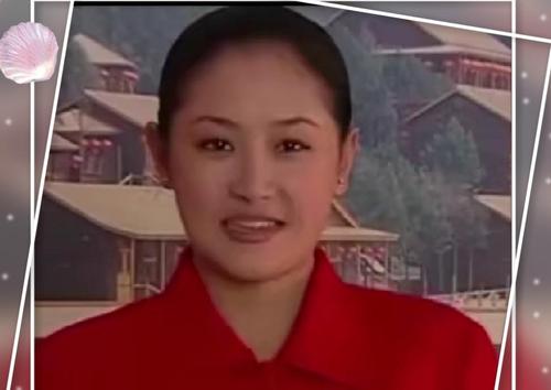 但是李超伶的演技却非常好,在剧中她饰演董事长刘老根的秘书小玲,李超