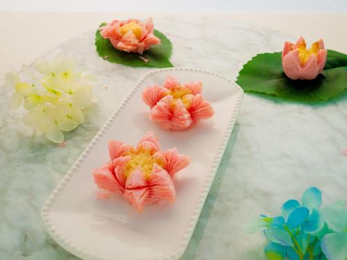 它连制作过程都是美不胜收 当在油锅中绽放的那一刻 我感受到中式面点