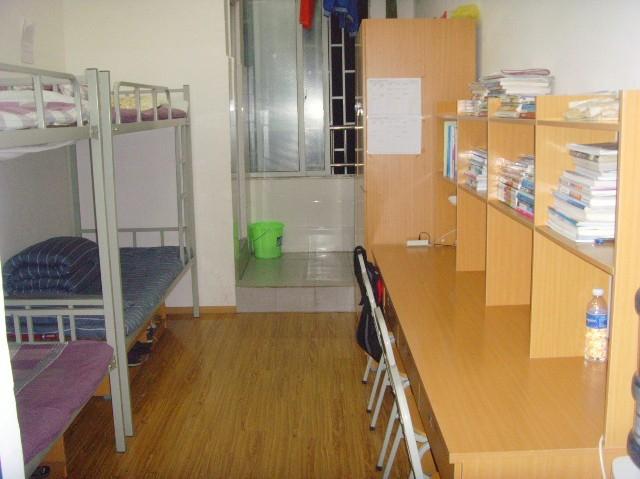 遵义医学院食宿条件   学生宿舍收费标准:   办学地点(贵州省遵义