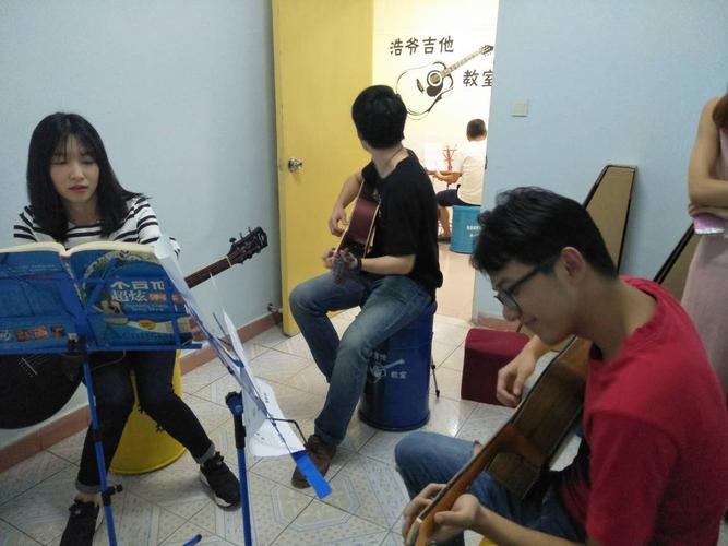 深圳吉他培训班-成人尤克里里/吉他培训机构-深圳浩爷