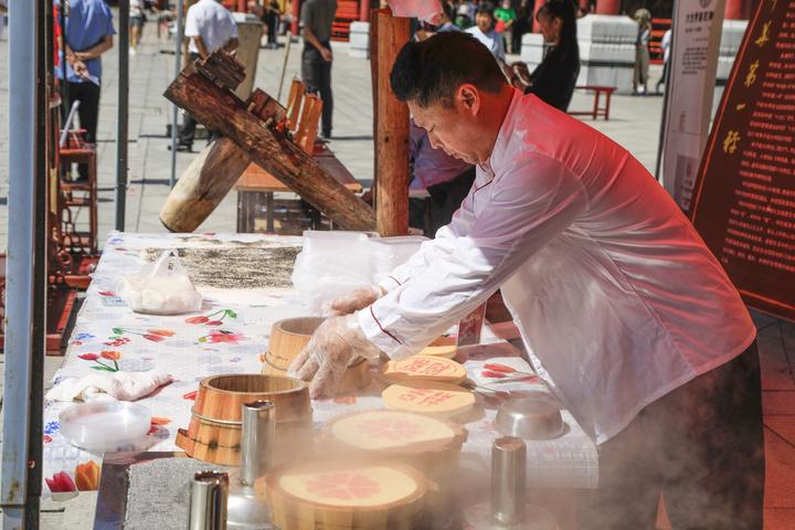 义乌道情,婺剧表演等多台非遗大戏也在宫市街进行展演.