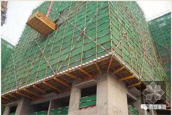 建筑工地悬挑脚手架工字钢,改进一下能节省一半,大家看看合理吗?