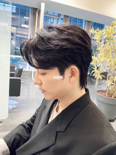 男生三七分偏分斜刘海发型 帅气又小鲜肉_发型_三七分