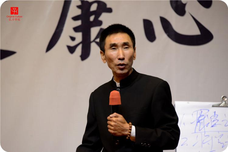 傅荣海老师潜心从事中医研究,40年如一日,坚持公益倡导中医健康