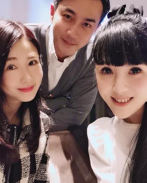 刘恺威近照太消瘦,与钟嘉欣合影搂腰搭肩
