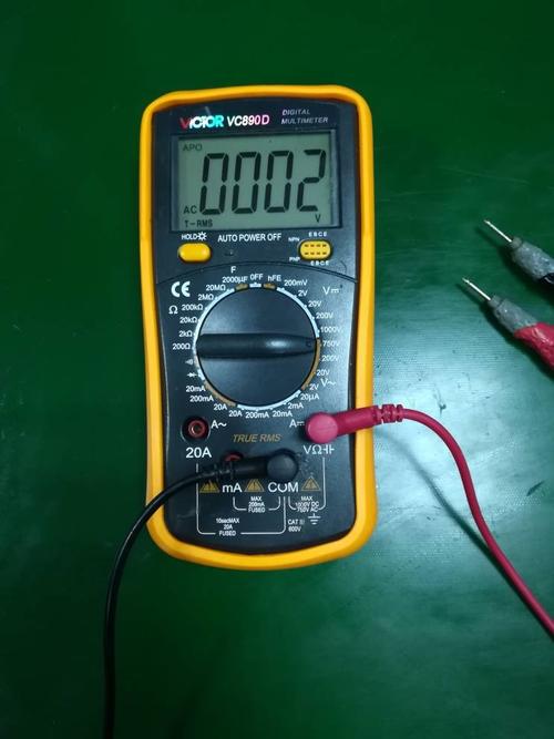 我要测一下插座有没有电(220v),求大神看看万用表这样