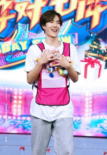 王一博奥菲秀六一换头像,明明就很可爱,还非说自己是一个酷盖