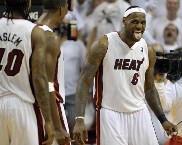 一定有你没见过的!詹姆斯最憨最傻最可爱的图片