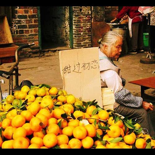 原创搞笑gif段子:这一口甜,甜过初恋!