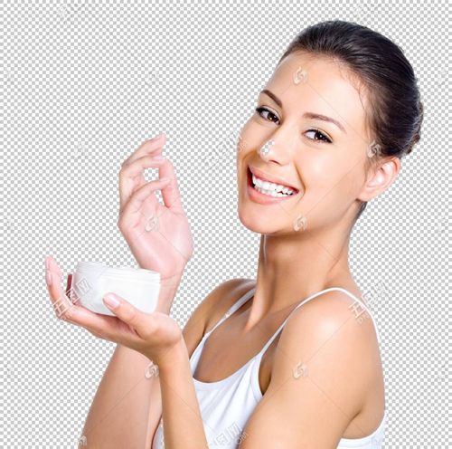 涂抹身体乳的女性