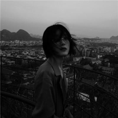 女生霸气高冷的头像眼神中带着伤感经历多少委屈才有一身脾气