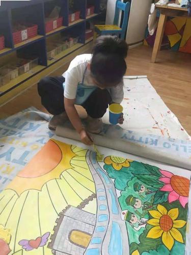 春瑕幼儿园开展"童心向党迎百年,共绘画卷献祖国"活动