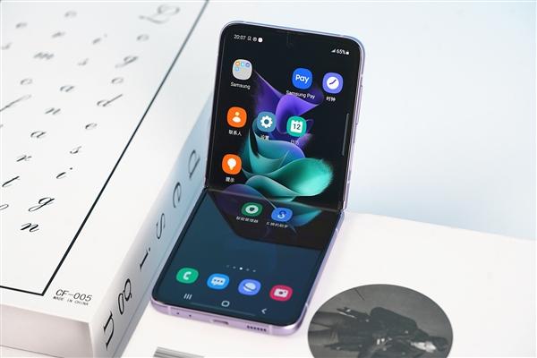 折叠屏设计巅峰三星galaxyzflip35g梦境极光图赏