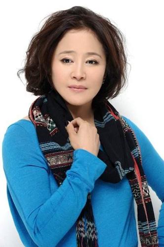 老戏骨盖克,巅峰时赴美后丈夫亡故,复出后风光不再至今单身