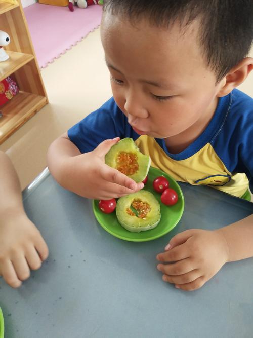 小朋友们,多吃水果不仅对身体有好处,有益