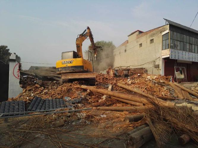 张西堡镇再增措施再加力量加快道路两侧违建拆迁进度