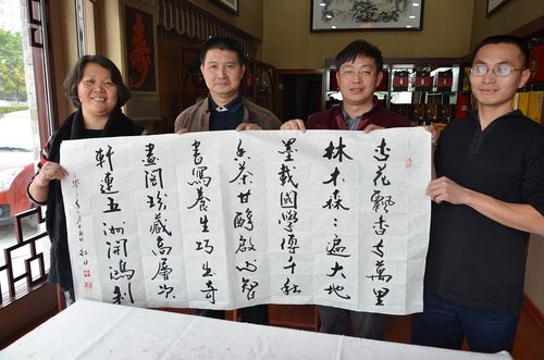 2013-2-15著名书画家李红日老师光临杏林书画轩挥毫