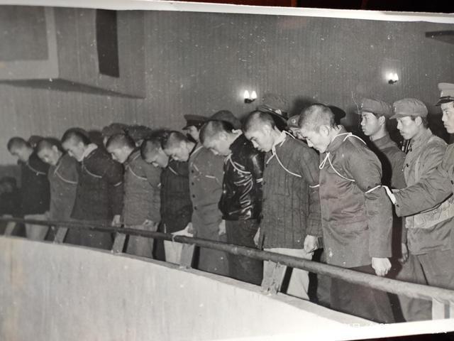 上世纪八十年代严打公审大会