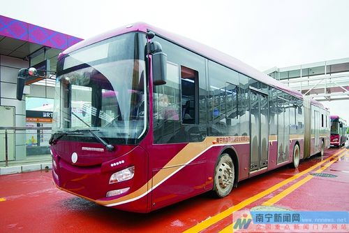 brt18米长的铰接车是个"大家伙".记者 段柳健 摄