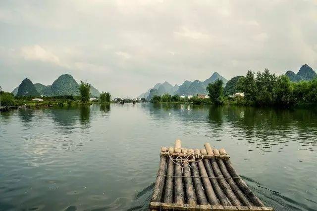 宋·林逋 吴山青,越山青, 两岸青山相送迎.