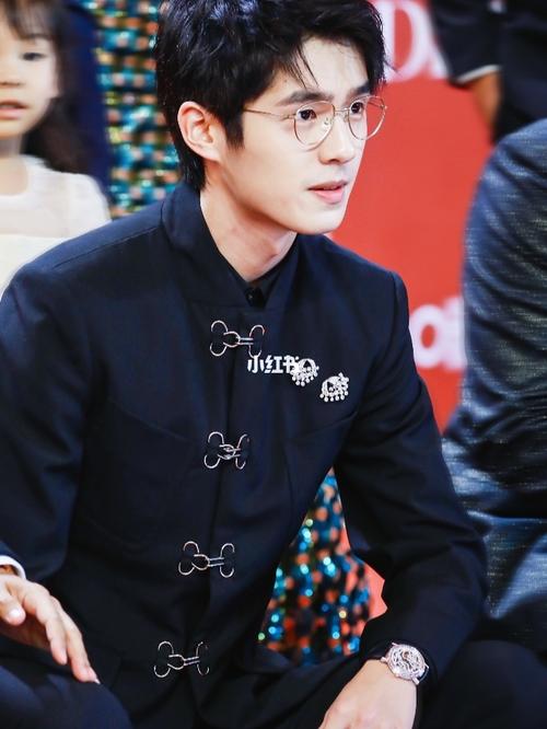 刘昊然金丝眼镜好绝_刘昊然_眼镜_电影节_娱乐_明星