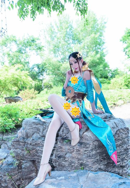 小姐姐cos《王者荣耀》虞姬,黄金高跟配大长腿,帅气不