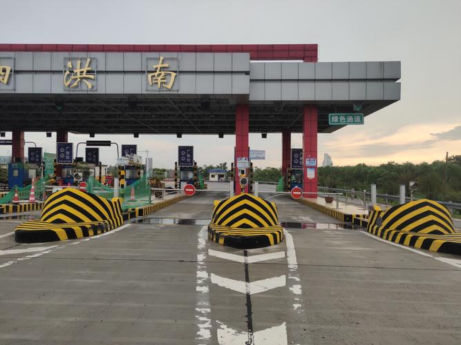 泗洪南收费站抓好五个关键环节保障入口拒超施工稳步推进