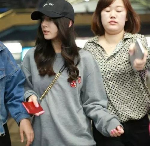 迪丽热巴机场素颜照片