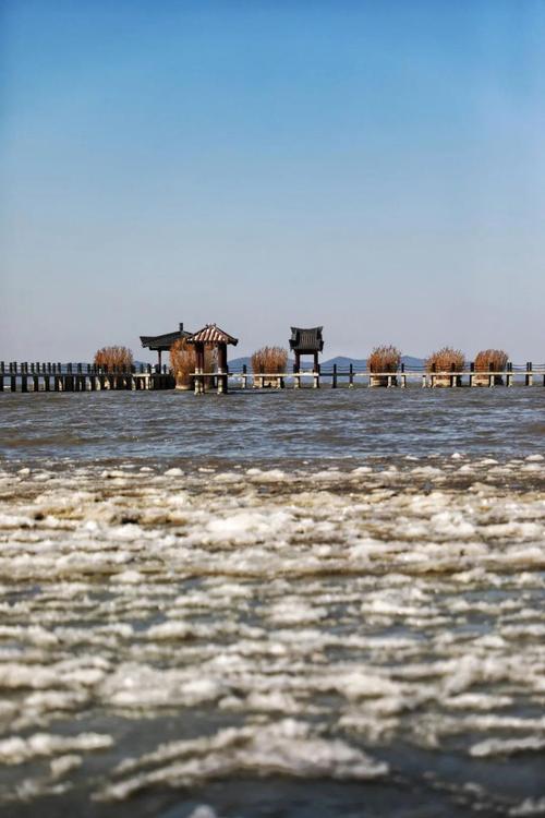 江苏冰冰的太湖洪泽湖骆马湖冰景图刷屏一秒到北方