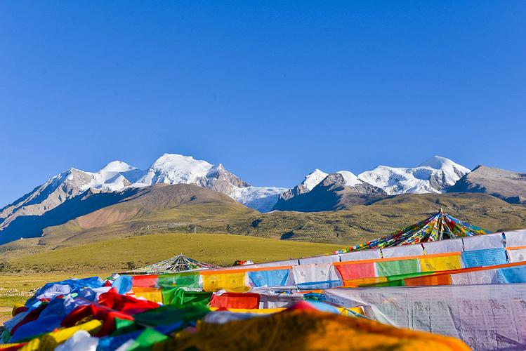 走近念青唐古拉山峰