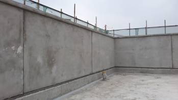 保护层与屋面女儿墙等竖向建筑物根部,保护层与设备基础,套管,竖向柱