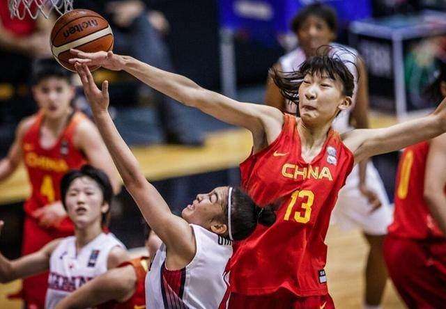 下一个郑海霞,横空出世!17岁高2米,打爆欧美