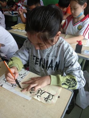 三义小学四年级5班毛笔书法进课堂