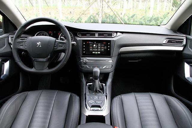 东风标致全新一代408内饰