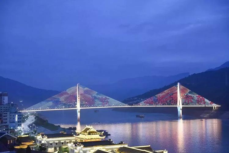 晚上8点32分,奉节长江大桥夜色-龙长国摄