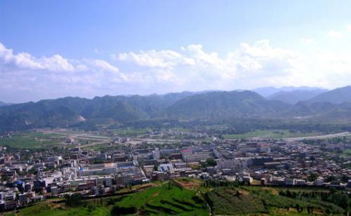 陕西省丹凤县位于陕西省东南部,秦岭东段南麓