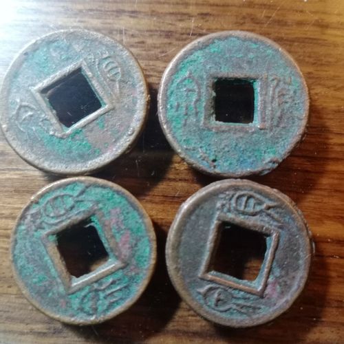 汉货泉饼子钱,厚2.3 ,重6.3g,薄绿锈,边道完好无磕碰