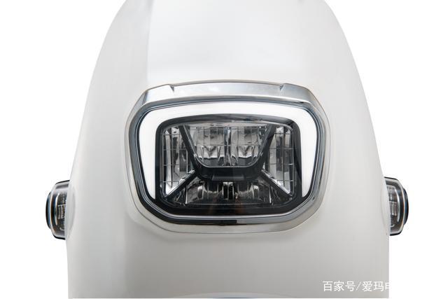 爱玛m300马蹄形日行灯和耳麦转向灯