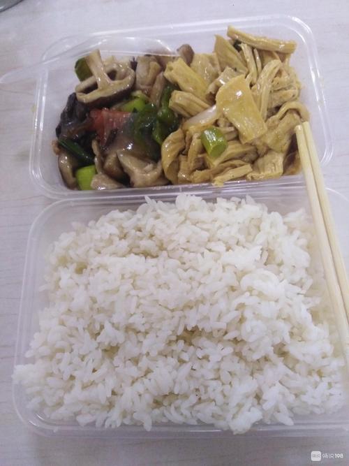 买份快餐就俩素菜要价12元,社友都说我被杀猪了