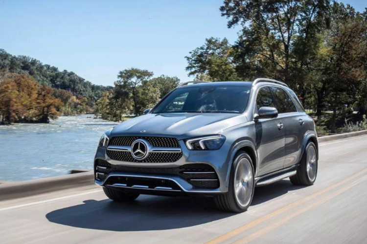 四月豪华suv销量放榜,奔驰glc力压奥迪q5l,一款国产车