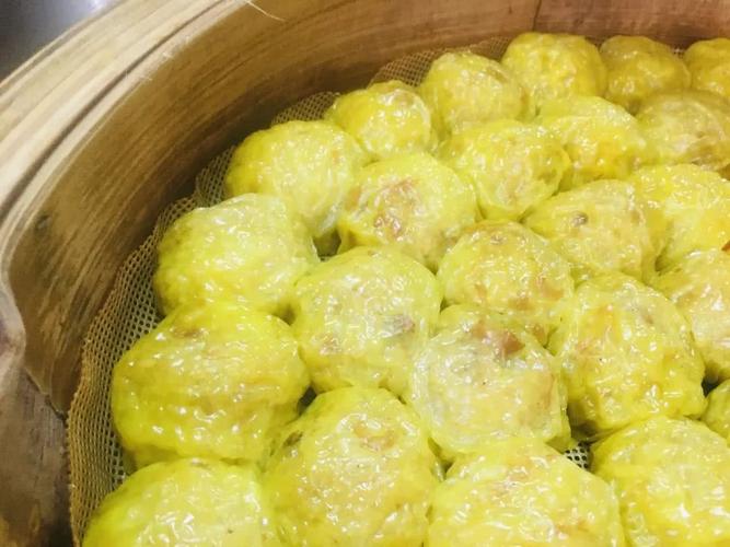 这里卖着中山传统的特色早餐 金吒,角仔,干蒸,糯米包 全都是他的招牌