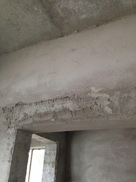 毛坯房墙面有裂缝,请问属于质量问题吗,框架结构的34层高层楼房.有图