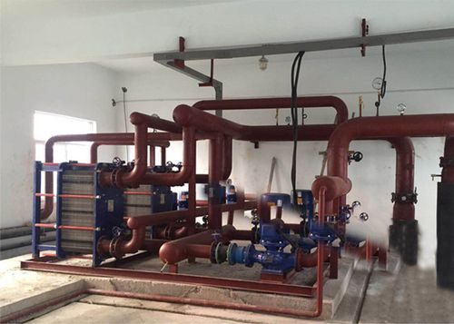 换热机组是由换热器,温控阀组,疏水阀组(热媒为蒸汽时)循环泵,电控柜