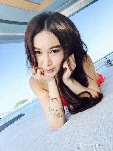 温碧霞穿比基尼秀身材不输新婚少妇[组图]