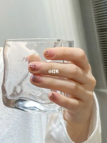 新纯色豆沙配色好好看~_美甲_指甲油_豆沙_夏季美甲_纯色_裸色_夏天去