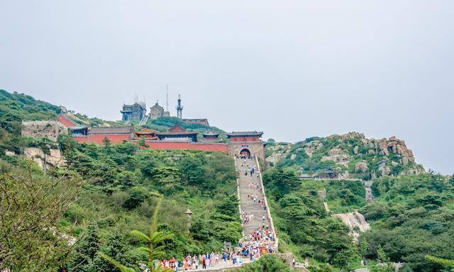 山东最高的三座山,都是知名旅游景区,其中一座在青岛