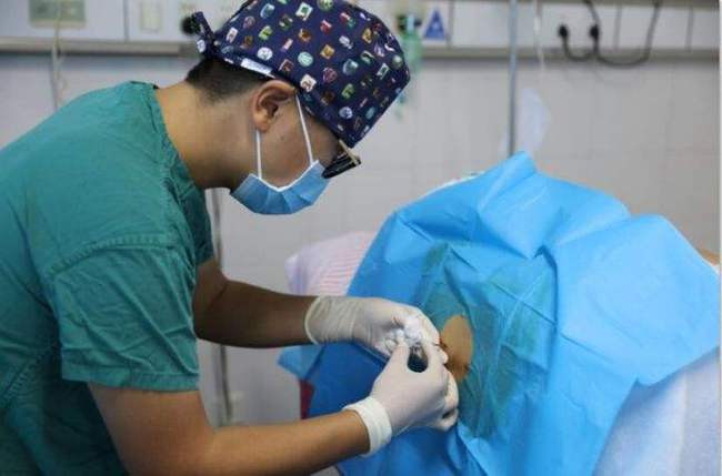 顺产生娃,真的没有"体面"可言?产妇:备皮,内检就够你喝一壶