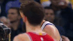 nba每日一囧:雷政富还12秒呢 詹姆斯居然只用1秒