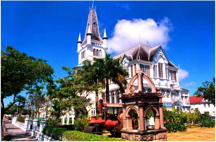 南美圭亚那乔治敦市是这个国家的首都,她没有高楼大厦,很少现代